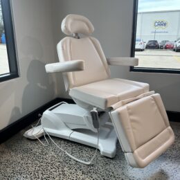 Sample White 4 Motor Beauty Bed - Ex Demo/Sample
