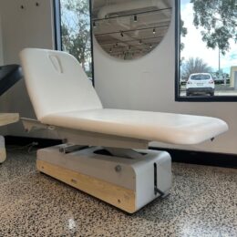 Naggura Sample White 2 Motor Treatment Table - Ex Demo/Sample