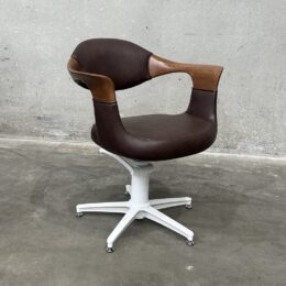 Oakley Merlot Styling Chair White Hydraulic and Base - Seconds